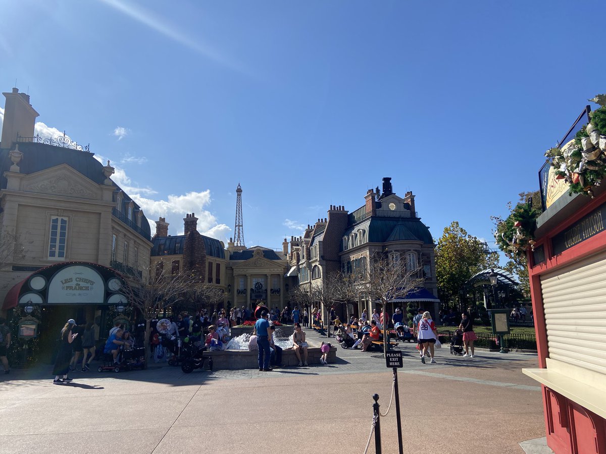 Mallefae's tweet photo. I can’t believe I traveled from the US to Canada to England to now France in just a few minutes! Amazing 😂 https://t.co/2EGkNQKbqP