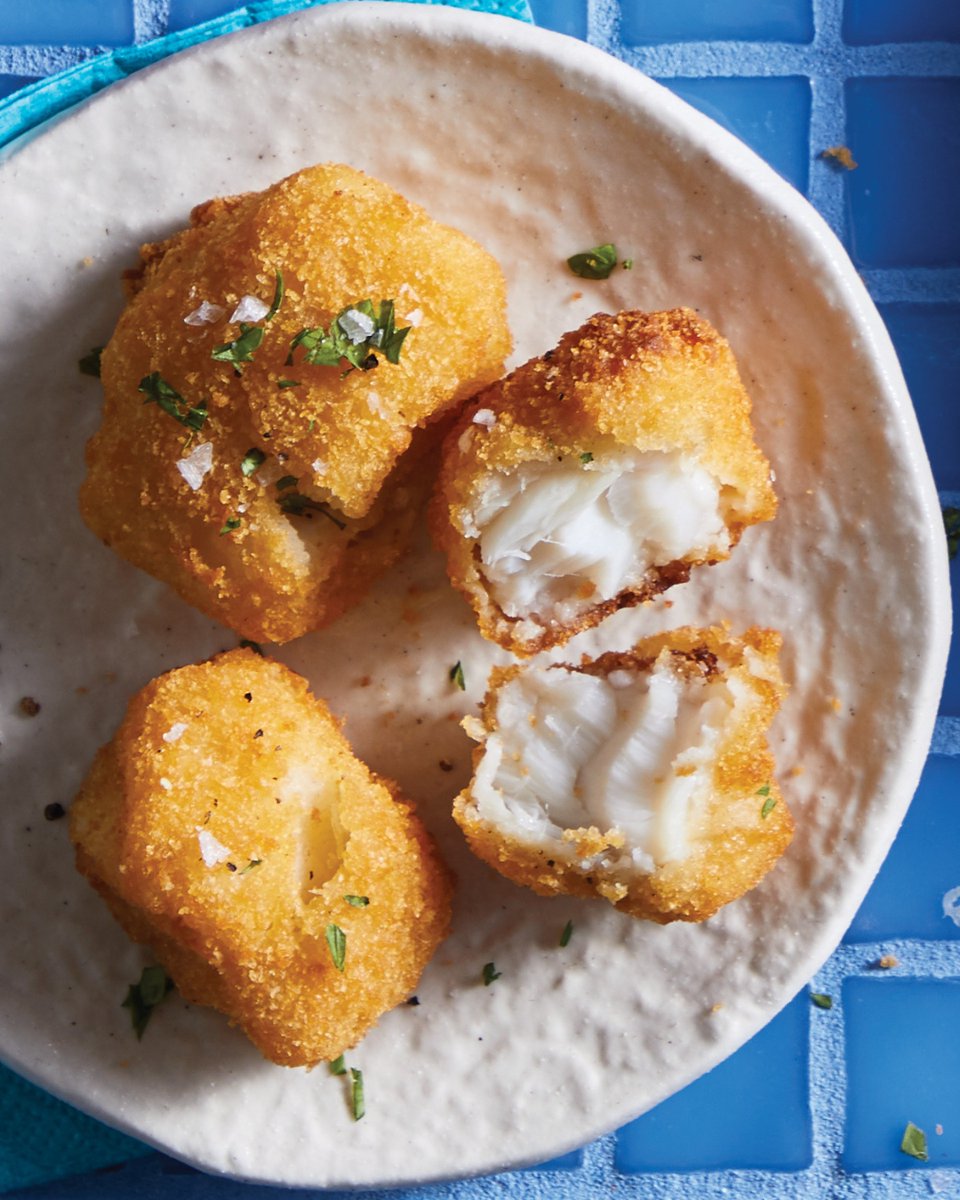 🍗🥊🐟 Les fameuses croquettes de poulet ont enfin trouvé leurs rivales, nos délicieuses Croquettes de morue de l’Atlantique bien croquantes, idéales pour vos repas et collations avec frites et Sauce tartare. ⚖️ ow.ly/wAXI50XSVTJ