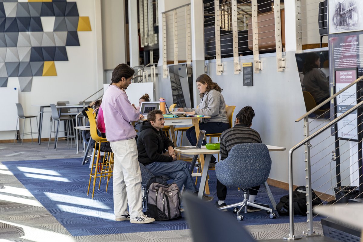 BridgewaterNews's tweet photo. The Eagles have landed 🦅 Welcome back to campus and happy first day of spring classes! Let’s make it a great semester, BC. #BridgewaterCollege #BCSpring https://t.co/xofRu18A2J