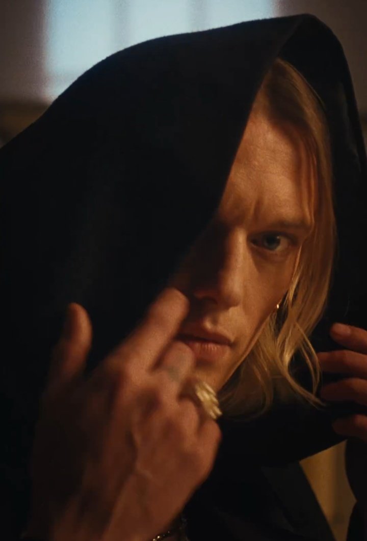 swhintheshadows's tweet image. WAIT WHY IS IT LOWKEY GIVING JACE WAYLAND