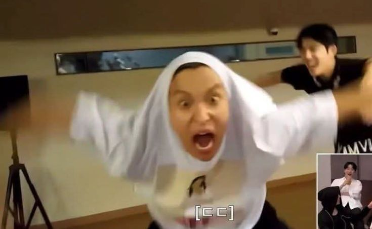 cheolhanglazer's tweet image. these two definitely sit on the same table