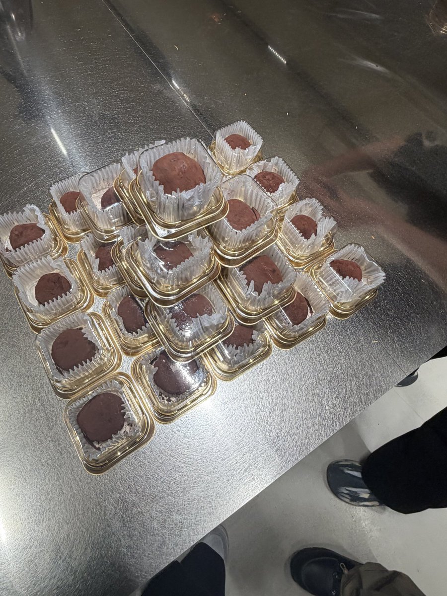 [#KAMDEN]

260107 🦭 تحديث كامدن عبر إكس 

لا أعتقد أنني سأتناول الدوجونكو لفترة بعد اليوم، لذا سأمتنع عن تناوله مؤقتًا. أبقِ الأمر سرًا عن رئيس الطهاة ✌️🙅‍♂️👨‍🍳

#앰퍼샌드원 #AMPERSANDONE #LOUDANDPROUD  #그게그거지 #Thats_That #AMPERSandone_EG