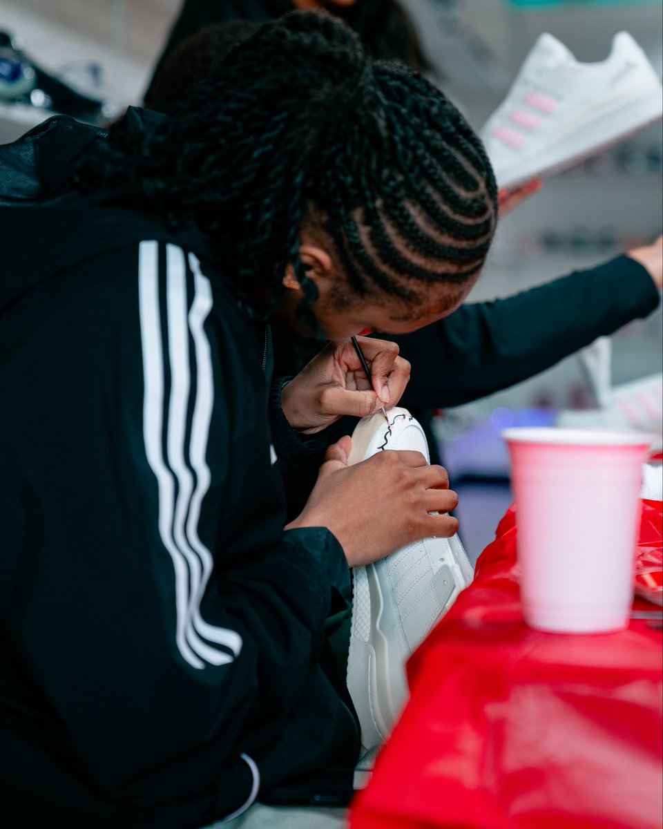 destiny_kyshe's tweet photo. Artist and a hooper #destinykyshe @PackWomensBball  #kyshe #mydestinyisalreadywritten https://t.co/PXVGFjZF6L