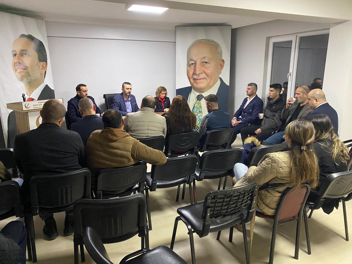 İlçe Başkanımız Nalan Yedekçi Turhan ve yöneticilerimiz ile birlikte Serdivan Yeniden Refah Partisi İlçe Başkanlığını ziyaret ettik. İlçe Başkanı Fatih Kan ve yöneticilerine misafirperverlikleri için teşekkür ederiz.