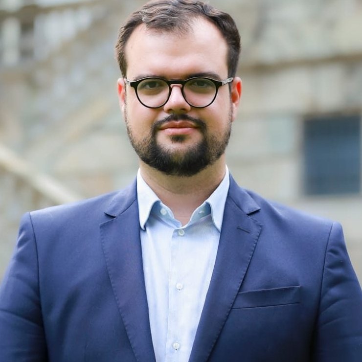 updatecharts's tweet image. Lucas Padilha, Secretário de Cultura do RJ, começou a seguir Britney Spears no Instagram.

Ele TAMBÉM segue Lady Gaga e Madonna, artistas que se apresentaram em Copacabana.