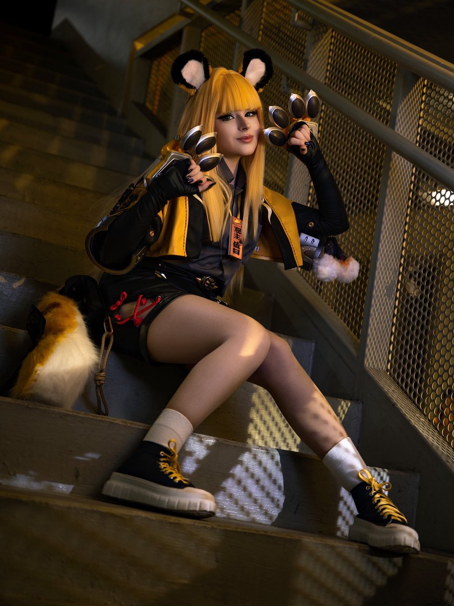 safineon's tweet image. Hello, I am Ju Fufu, a disciple of Yunkui Summit! 🐅💛

#zzzero #zenlesszonezero #jufufu #zzzcosplay #zzz