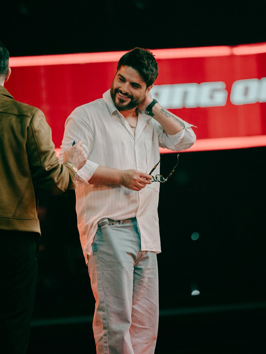 NassifZeytoun's tweet photo. بهالمرحلة،
الصوت ما عاد يغنّي…
الصوت بيقرّر 🫰

@mbc1  @mbcthevoice 

#NassifZeytoun | #SINGOFF  | #Kazdoura  | #TheVoice | #TeamNassif https://t.co/I1tv6wXSTU