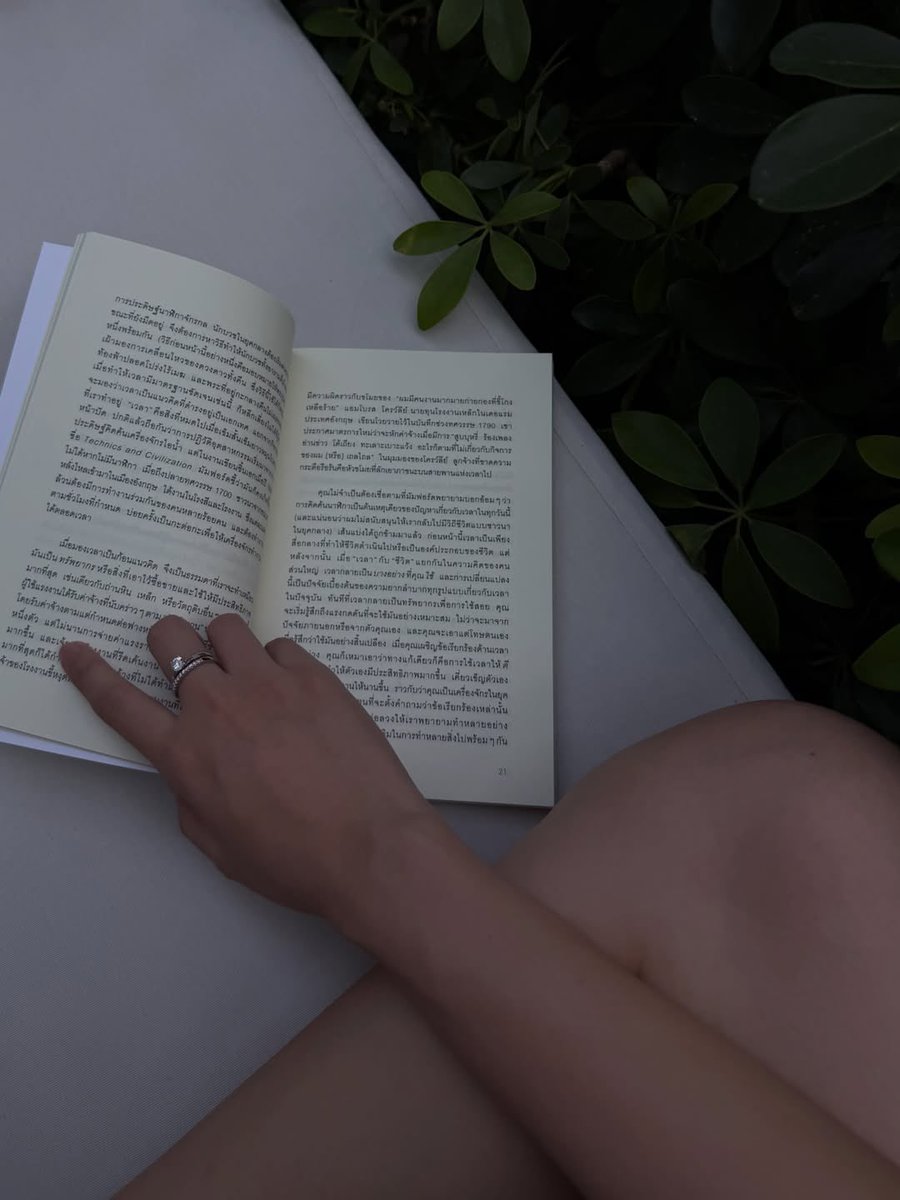 next interview she will answer with “I bought it myself” regardless of what the question will be, just to make sure it is about THE RING 💍🤭

#srchafreen