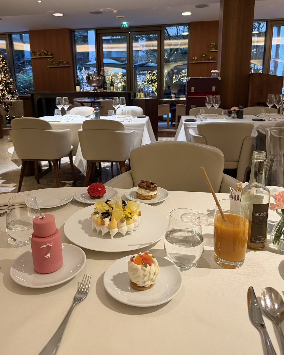 lecarnet__'s tweet photo. le tea time du Mandarin Oriental en collaboration avec Frédéric Malle https://t.co/zll2JmZV1k