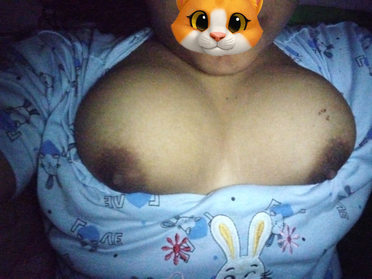 erlan_lan07's tweet photo. siapa mau nenen nih 😗 https://t.co/iIj7X2W1au