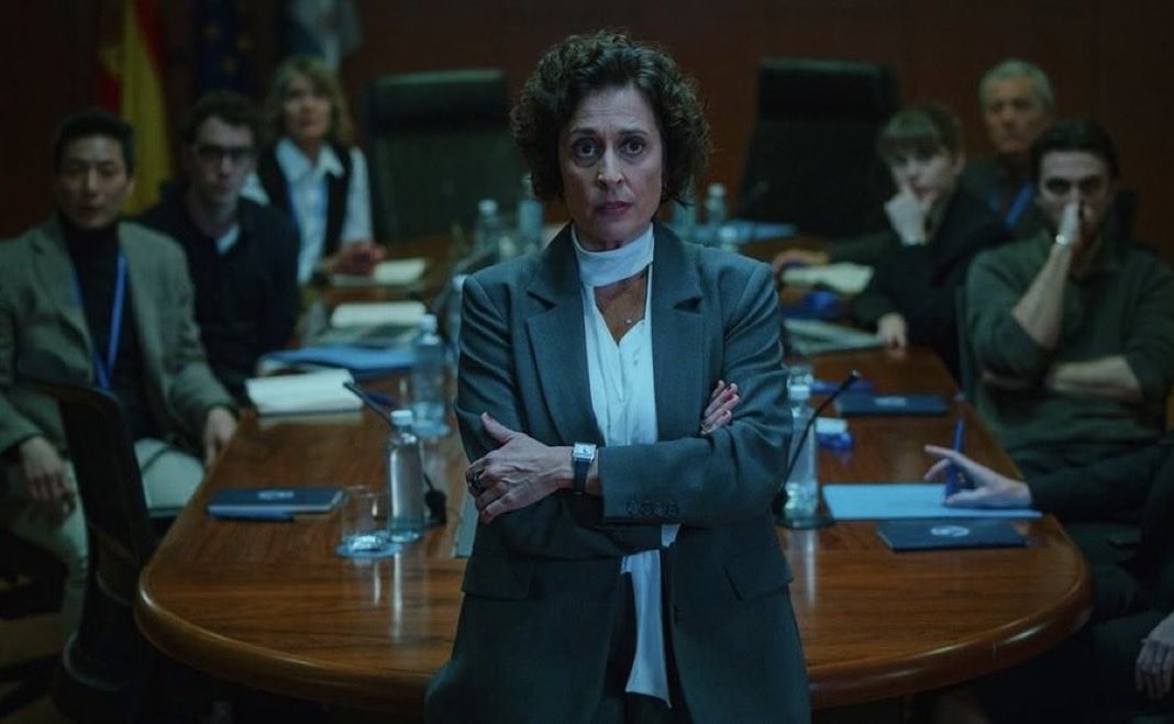 AnalystSantiago's tweet image. El gallo canta cuando amanece; cuando canta el gallo no amanece. Correlación no implica causalidad ¿Qué hace que alguien traicione a su gobierno? Quizás una o quizás una combinación de las siete fuerzas que mueven el mundo: poder, dinero, amor, sexo, odio, ego y fe. 
__
El Centro