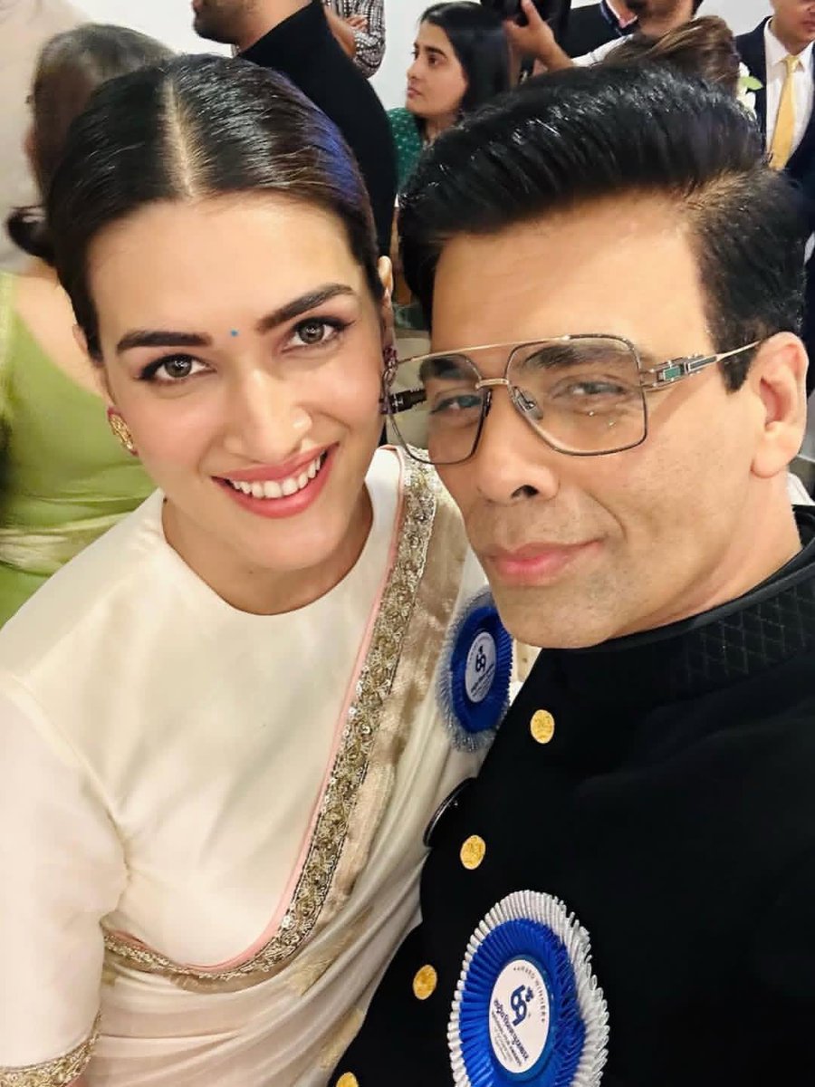 IAmKhabri69's tweet image. Kriti’s photo dump from her special day ♥️

#fg3 #KritiSanon #Bollywood