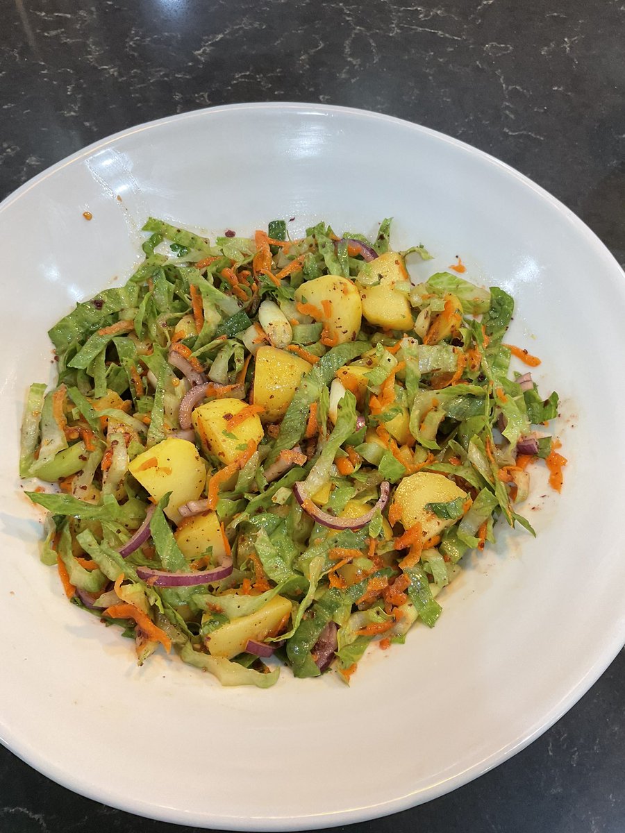 OverAtSusies's tweet photo. 2. Turkish potato salad. Shred a robust lettuce. I used Dolce Romana. Add grated carrot, red onion, spring onion, parsley and the cold chopped potatoes. Mix well, add dressing and stir. Hearty crispy salad with a tangy spicy dressing. One to try 😋 https://t.co/X4eA9J94gw