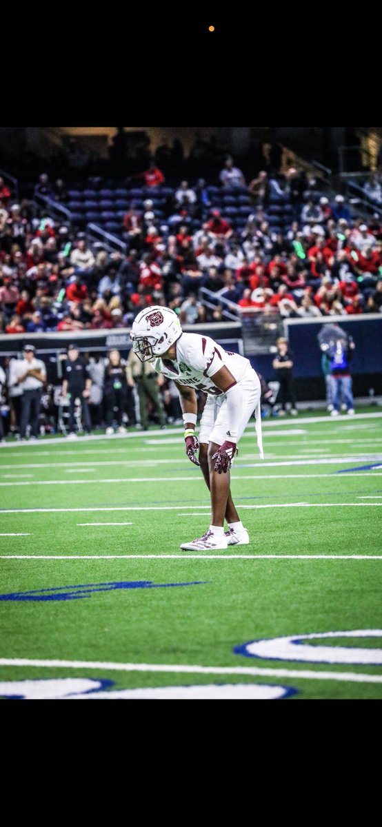 Right Back Ain’t Cheating…🐻⛹🏾‍♂️🔄
#GoBears🐻 <a href="/MoStateFootball/">Missouri State Football</a>