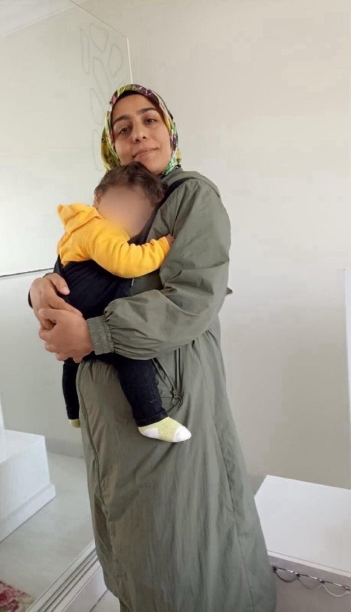 Tedavi süreci cezaevi şartlarında aksayan öğretmen Ferah Oktan için AYM’ye başvuru yapıldı.
Tümör metastaz yaparak vücuda yayılmış durumda ve zamanla yarışılıyor.
Ailesi ve avukatları, yaşam hakkı için acil tahliye bekliyor.

FerahOktan AcilTahliye 
#YaşamHakkı