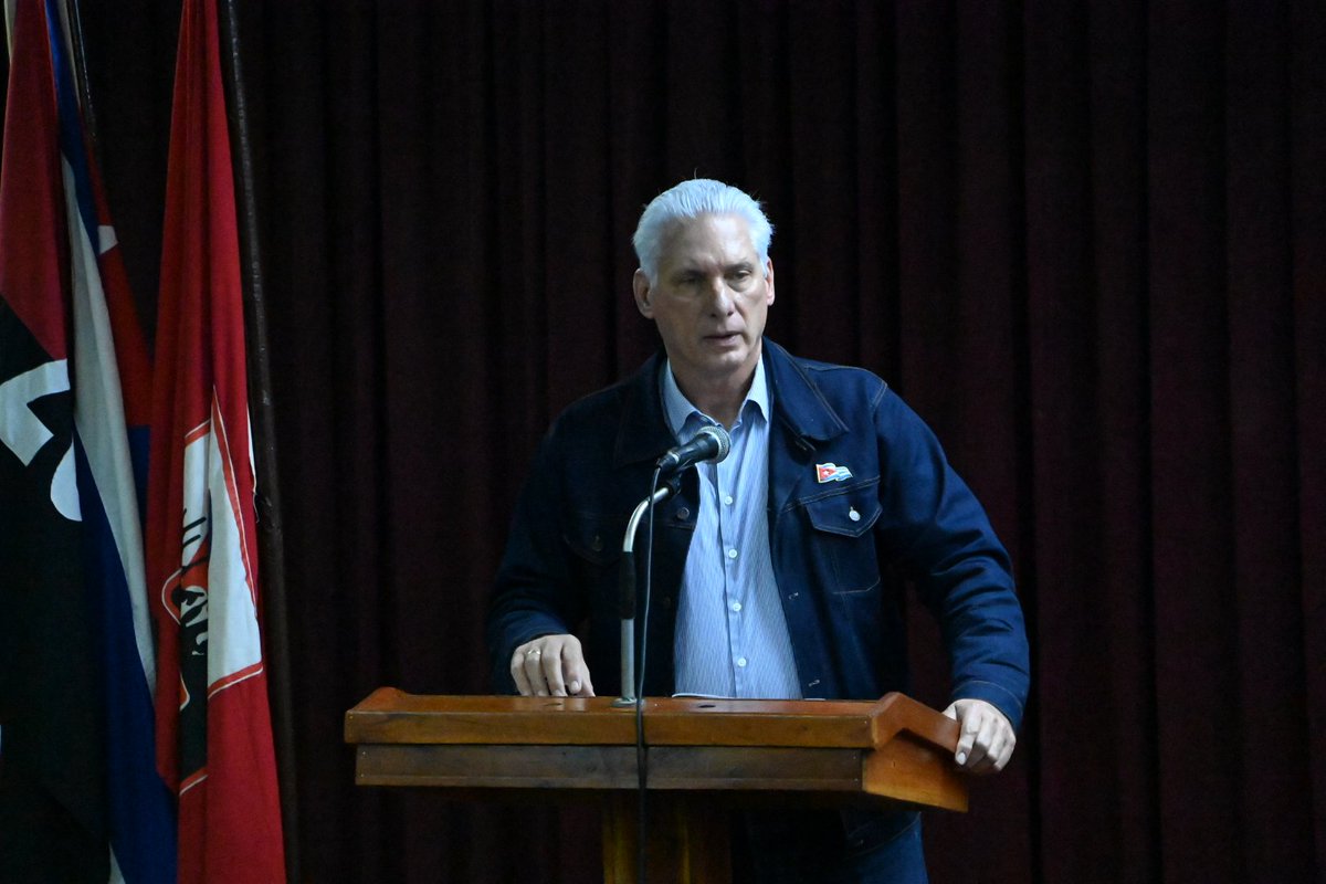 <a href="/DiazCanelB/">Miguel Díaz-Canel Bermúdez</a> 🗣| Estamos urgidos de transformaciones, que empiezan con cambios de mentalidad, de formas y de métodos de trabajo, alertó. 

Y definió como los escenarios más urgentes e importantes a los barrios, los consejos populares y a los municipios.