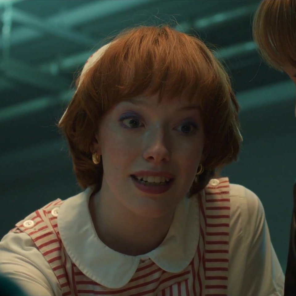 smalltownrobin's tweet image. If the duffers weren't cowards they'd have had Vickie coming back with Robin to see Max graduate and watch her skateboarding proud of her recovery