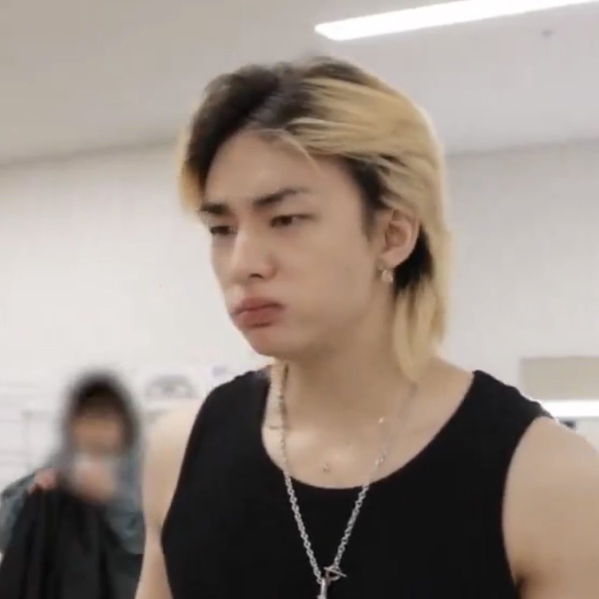 minnieesky's tweet image. their faces are frying me 😭