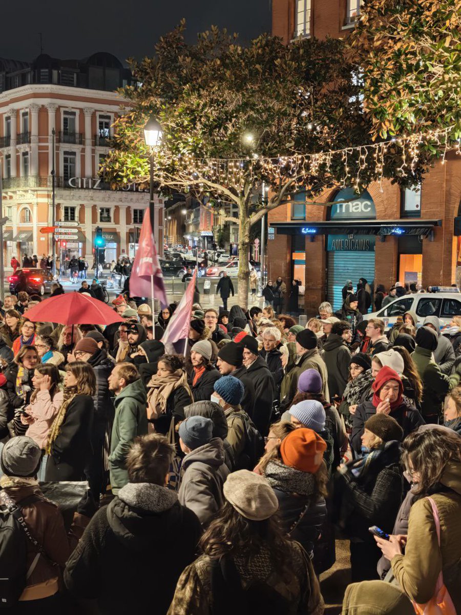 Présent ce soir au côté des associations qui se mobilisent pour le droit au logement ! 

<a href="/PrefetOccitanie/">Préfet d'Occitanie et de la Haute-Garonne</a> nous vous demandons de déclencher le plan grand froid dès ce soir pour mettre tout le monde à l’abri.