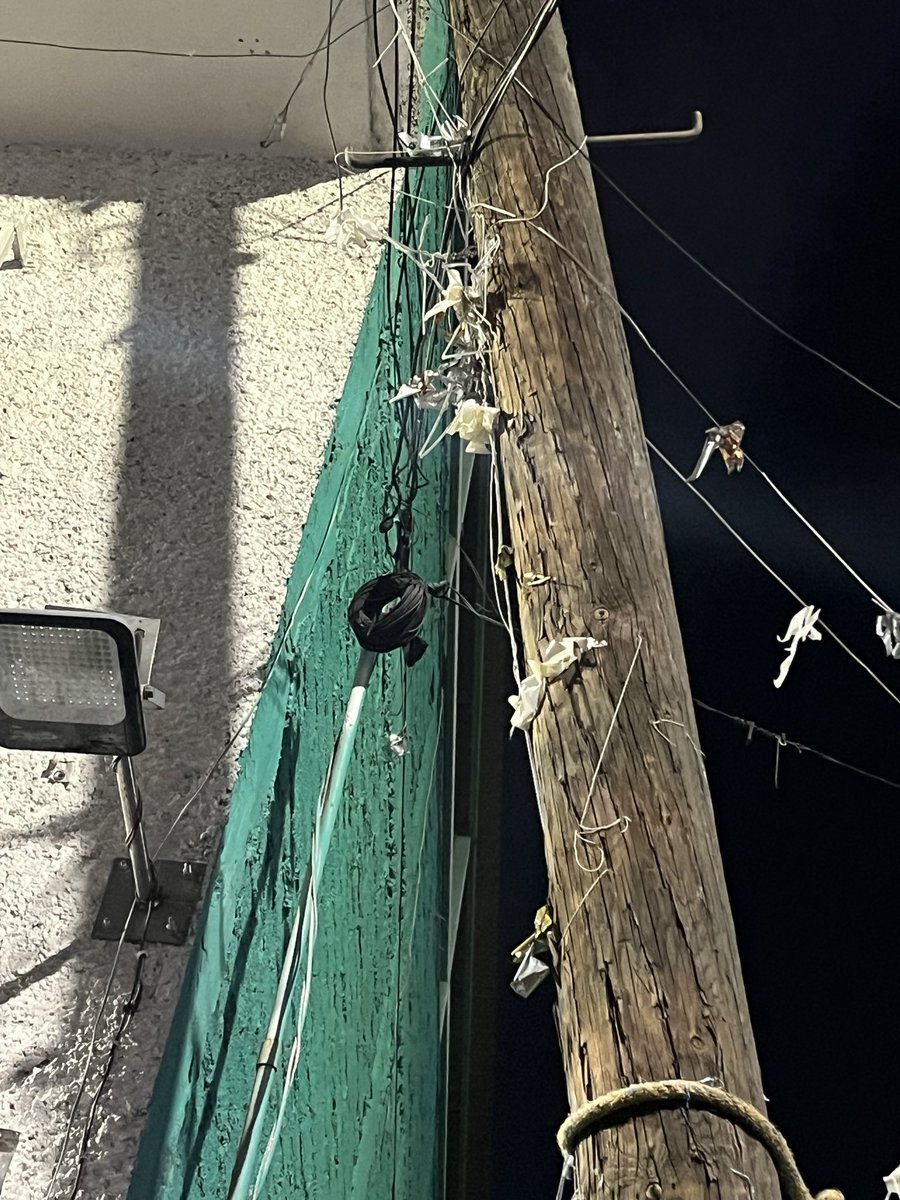 SoundAntonio's tweet photo. @TELMEXSoluciona aún seguimos esperando que quiten o repongan poste que está a punto de caer y dañará cables de luz 

La dirección es 
Calle Francisco Villa 48 
Col cuautepec el alto 
C.P. 07100.  GAM
Entre av. Francisco Villa y av. Juventino rosas https://t.co/Miem625pV6