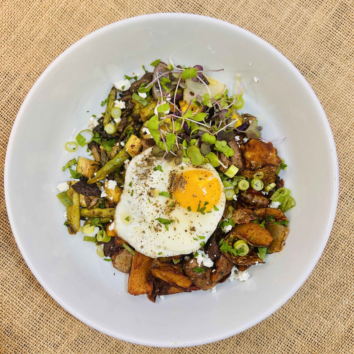 PoconoOrganics's tweet photo. Thursday January 8th  9-10:45am 
Breakfast Menu Items Drop to $10* &amp;  includes a Coffee for Seniors Age 55+ 
Come enjoy our special Senior Citizen community breakfast at Pocono Organics as you mingle among old friends &amp; new! 🍳🌱 https://t.co/z9ZnEsYRu2