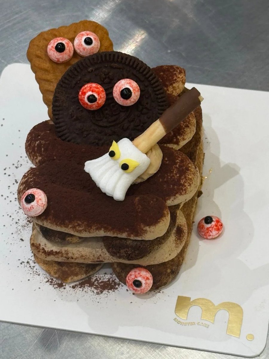 Terminstg's tweet image. This monster-like dessert is oddly cute! 🍰