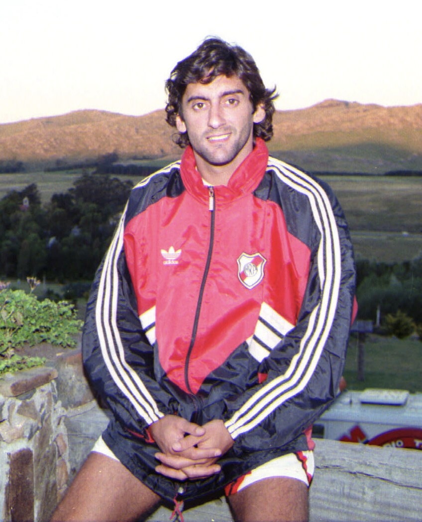 La estética riverplatense de los 90s es insuperable.
