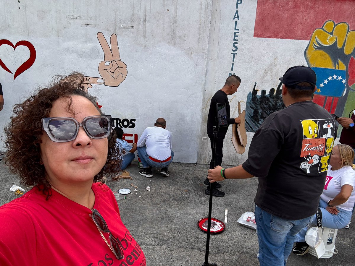 GipsyGastello's tweet photo. Muraleando andamos ❤️

#PrisionersOfWar 
#BringThemBack 
#LosQueremosDeVuelta https://t.co/QcpaERPHni