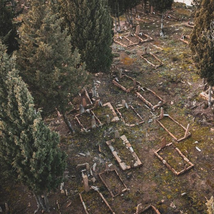 bosunatiklama's tweet image. Gelibolu Yarımadası'nda Rumeli'ye geçen ilk Türk akıncıların mezarları keşfedildi.

• 1300'lü yıllardan kalma mezarların Orta Asya geleneklerine uygun yapıldığı belirlendi.
• 8 bin 731 mezar yeri tespit edildi.