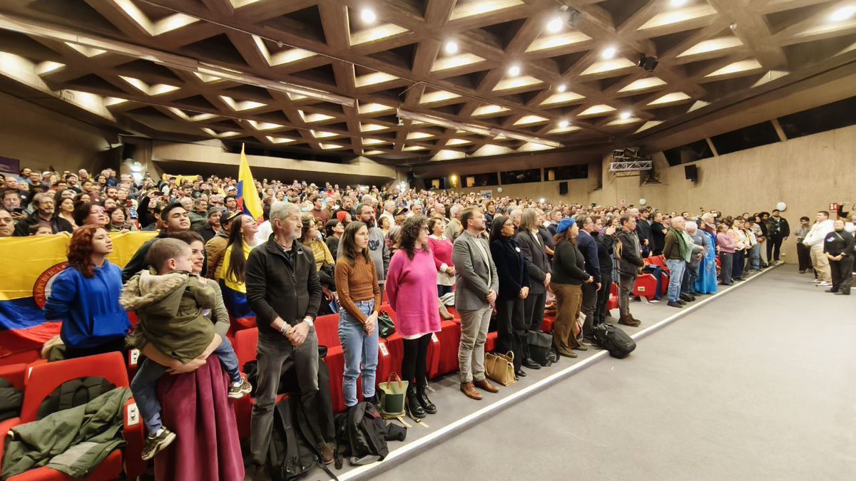 🇨🇴 En Colombia, decir "Iván Cepeda" es decir "derechos humanos" y "paz".

<a href="/IvanCepedaCast/">Iván Cepeda Castro</a>, "el poder de la verdad" que va a cuidar al pueblo colombiano desde la Presidencia de la Republica.

¡Iván, Presidente! ✊🏼