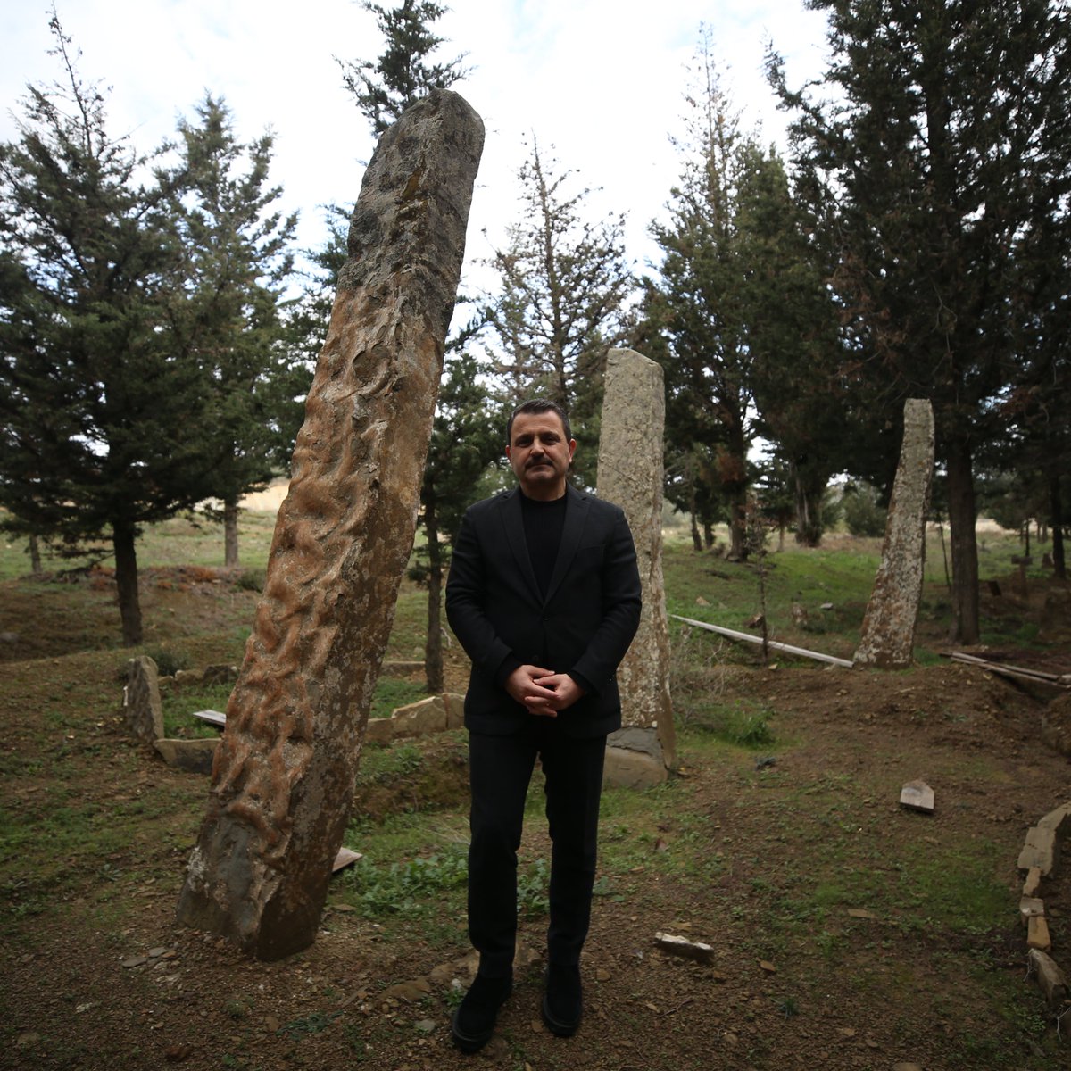 bosunatiklama's tweet image. Gelibolu Yarımadası'nda Rumeli'ye geçen ilk Türk akıncıların mezarları keşfedildi.

• 1300'lü yıllardan kalma mezarların Orta Asya geleneklerine uygun yapıldığı belirlendi.
• 8 bin 731 mezar yeri tespit edildi.