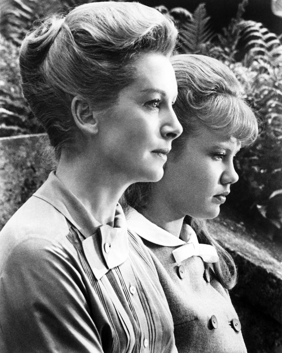 hayleymillspics's tweet photo. Hayley Mills and Deborah Kerr in "The Chalk Garden", 1964 https://t.co/ZzySsRlugb