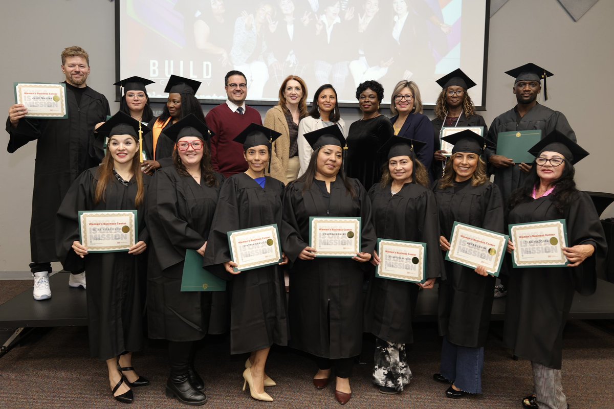 WBCofSoAZ's tweet photo. Congratulations to our participants from #buildacademy 09th Generation English Cohort for completing this business program. We want to thank the Keynote Speaker, Dr. Charlinda Haudley for their inspiring words #communitydevelopment https://t.co/U2L8oNiCni