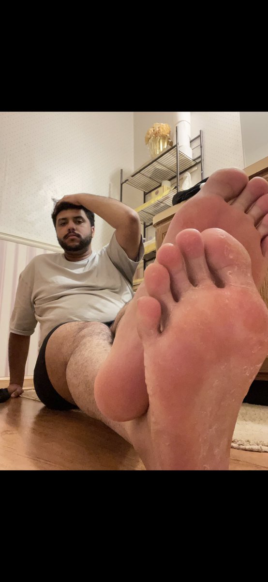 KingDrainAnt's tweet photo. bend down and hand it over https://t.co/fBO3EiJFEd