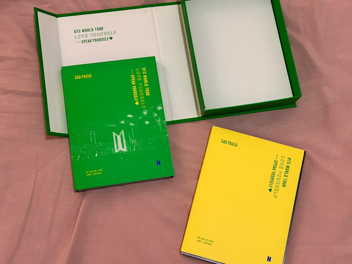 vantejhobi's tweet photo. VENDO:

BTS DVD SPEAK YOURSELF TOUR SAO PAULO 2019

BOX completo com livro de fotos e porta dvds. Livro de fotos com avaria de fábrica pois descolou sozinho, praticamente não foi folheado, basta colar a capa. Posso enviar video com mais detalhes.

R$ 320,00

*VALOR + FRETE https://t.co/qXGVdD0PAv