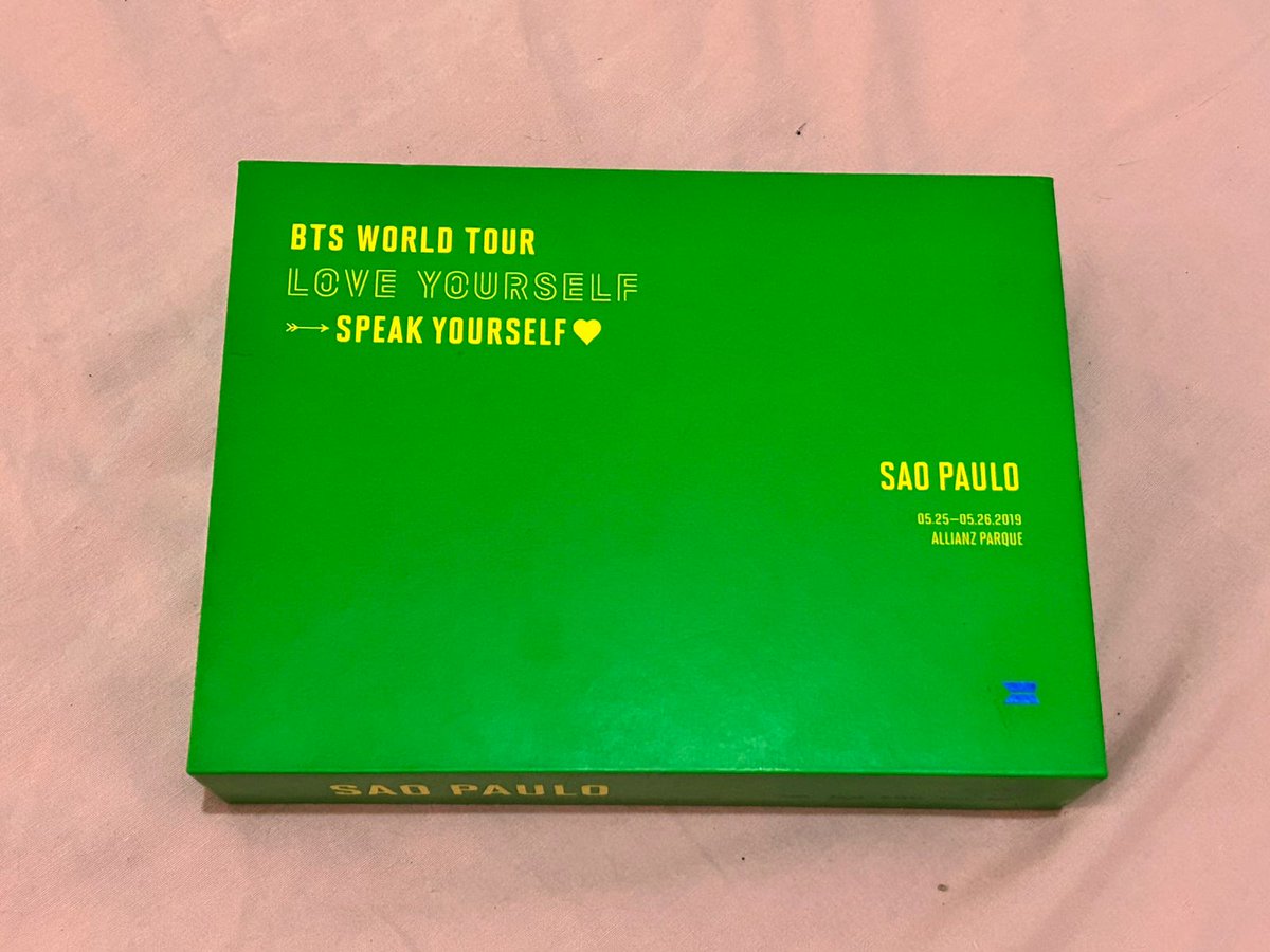 vantejhobi's tweet photo. VENDO:

BTS DVD SPEAK YOURSELF TOUR SAO PAULO 2019

BOX completo com livro de fotos e porta dvds. Livro de fotos com avaria de fábrica pois descolou sozinho, praticamente não foi folheado, basta colar a capa. Posso enviar video com mais detalhes.

R$ 320,00

*VALOR + FRETE https://t.co/qXGVdD0PAv