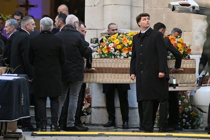 BB y su ataúd de mimbre...
Hubiera pedido cartón corrugado!