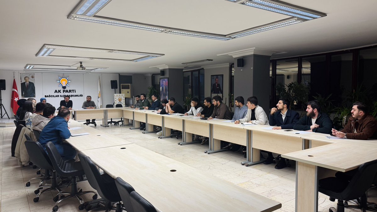 Akgencbagcilar's tweet photo. Başkan vekilimiz Ömer Faruk Yılmaz başkanlığında, İlçe Yürütme Kurulu ve Yönetim Kurulu Toplantımızı gerçekleştirdik. Hayırlara vesile olmasını diliyoruz. https://t.co/Hpwa6tQOKI