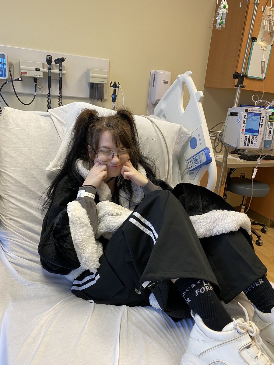 kellyshmo tweet media