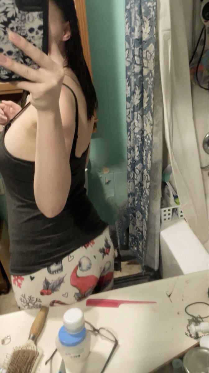 ObseqPrincess's tweet image. caught on someone’s last nerve… 😉
messy, cozy, and only a select few get the full view 🔥
👑 link in bio for members only chaos

#PrincessO #SoftChaos #CurvesAndCozy #MainCharacterEnergy #LingerieVibes #TeaseNotExplicit #CozyVibes