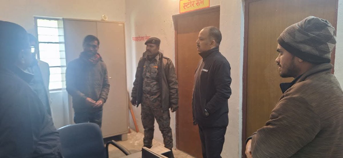 SaharsaDm's tweet photo. दिनांक 07.01.2026 को जिलाधिकारी, सहरसा, श्री दीपेश कुमार,भा०प्र०से० द्वारा पंचायत सरकार भवन किशनपुर एवं वहां पर चल रहे फार्मर रजिस्ट्री का निरीक्षण किया गया। https://t.co/uGuSb2tqr6
