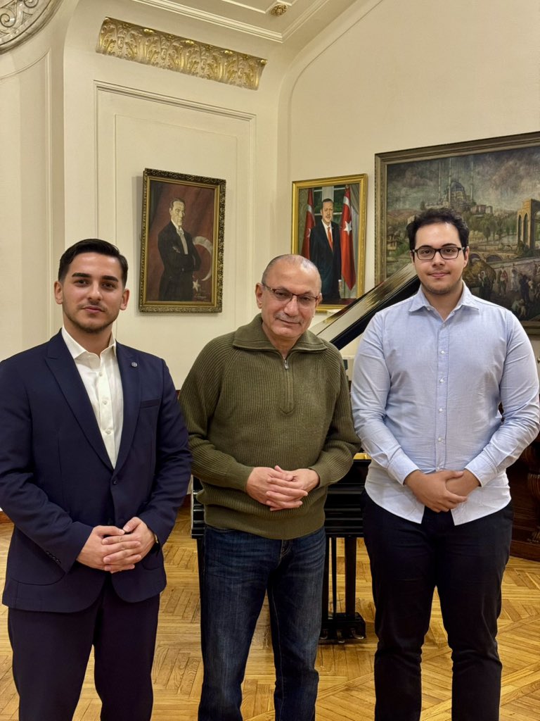 📍🇪🇬Kahire Büyükelçimiz Sayın Salih Mutlu ŞEN Beyefendi’ye nazik ev sahipliği, paylaştıkları kıymetli değerlendirmeler ve Türkiye ile Mısır arasındaki ilişkilerin geliştirilmesine yönelik özverili çalışmalarından dolayı teşekkür ederiz. 
<a href="/TurkishCairoAmb/">Salih Mutlu Şen</a>