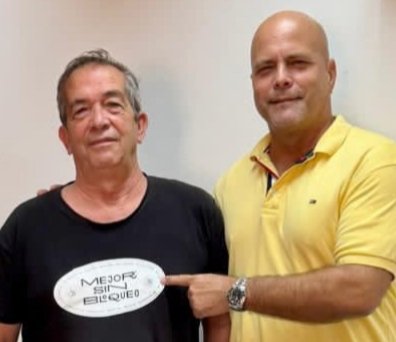 En el hospital "Julio Trigo", de Arroyo Naranjo, entregamos una donación de medicamentos e insumos médicos recibidos por los #CDRCuba y el proyecto "A Cuba hay que quererla". #Cuba #TumbaElBloqueo
