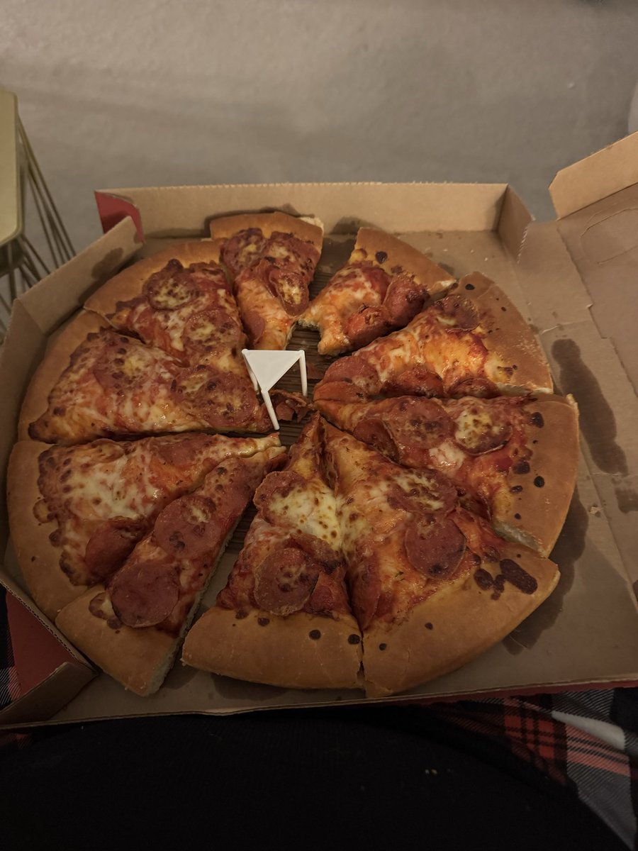 Eternia_Boy's tweet photo. @pizzahutuk horrendous quality of our pizza delivery this evening!! No cheese at all!! Very disappointing!! https://t.co/bUHHDgfqAw