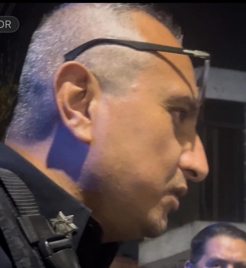 rogeliog661014's tweet image. Nos reportan a estos policías corruptos prepotentes agrediendo a un ciudadano.  Haciendo abuso de poder y solicitando dádivas. Hagámoslos virales y famosos. Patrulla GDL-022 del municipio de Guadalajara Jalisco México hagámoslos internacionalmente famosos.  día hoy 06/01/2026 
😎