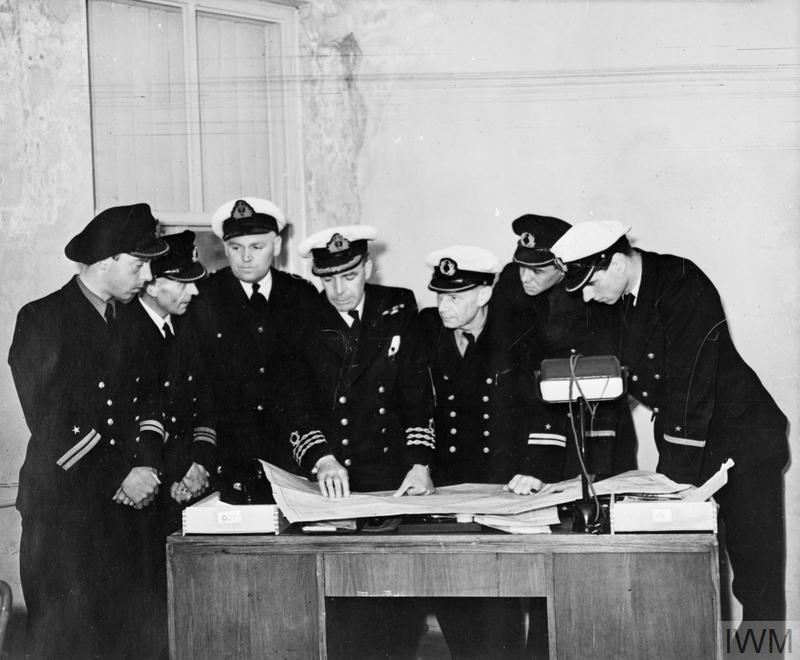 Sir Humphrey tweet media