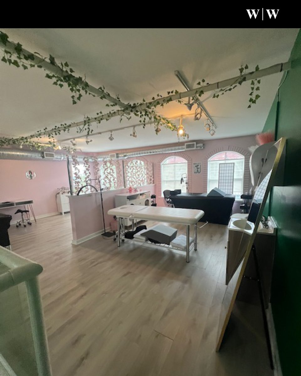 FOR LEASE: 208-335 Wesley Street, #Nanaimo:This spacious unit features high ceilings, open space, a mezzanine, and a washroom. 🔗 williamwright.ca/properties/uni…