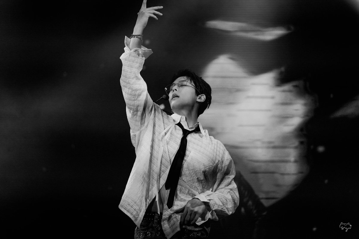 2293syi's tweet photo. 260102 Hook:Who King Taipei
#비투비 #BTOB #BTOBfanart #이민혁 #LEEMINHYUK #HUTA #허타람찌
@btob2mh https://t.co/R5JWyR9eKP