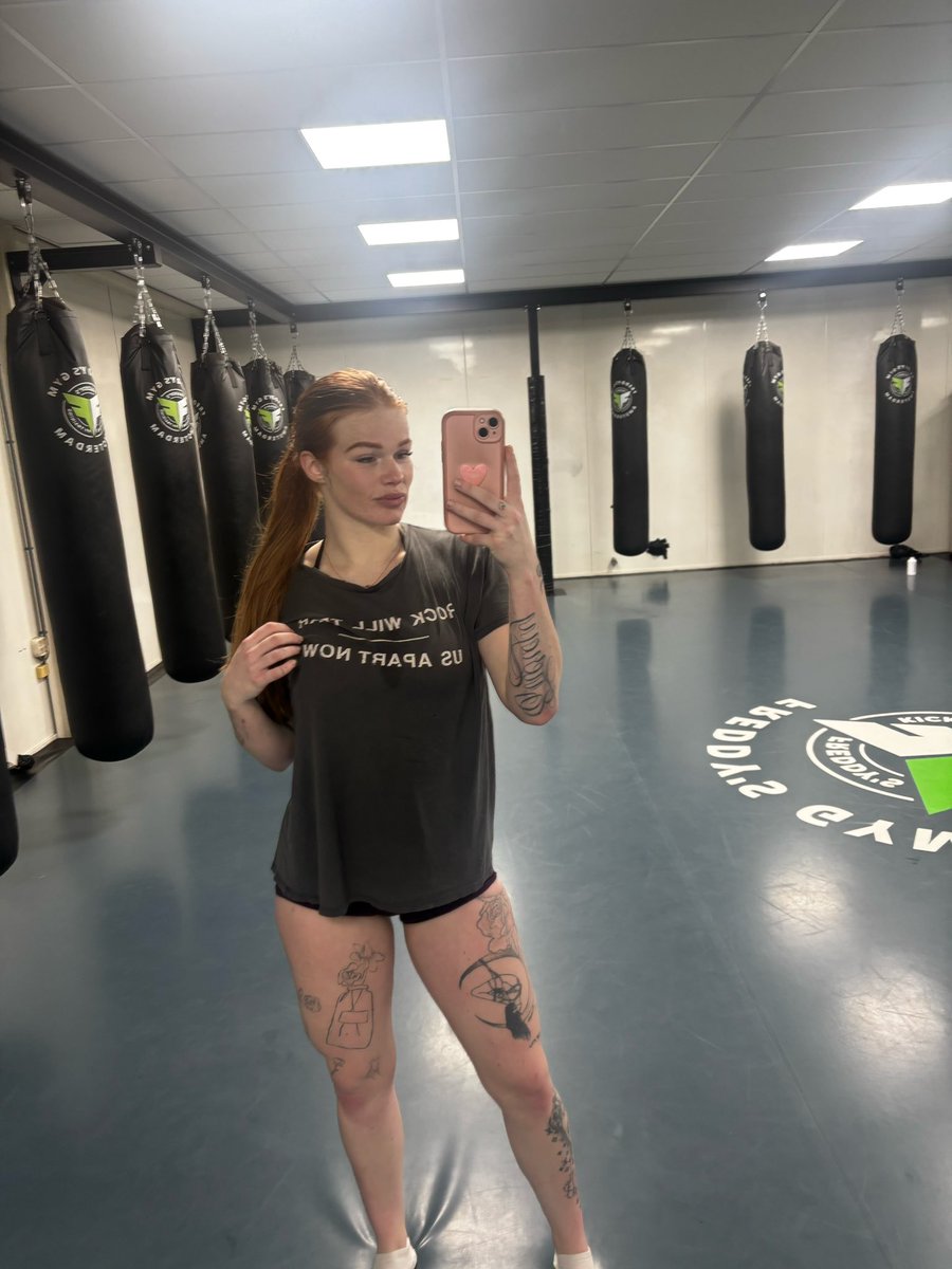 yourgoddessfee's tweet photo. Ik heb zin om jullie gewoon te slaan en te trappen. 

#findomnl #findombe #Geldslaaf #PayPig #findomdrain https://t.co/qUT3i7Vf6I