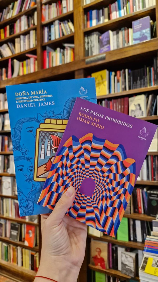 eternacadencia's tweet image. Armamos un hilo 🧵con recomendaciones de editoriales argentinas independientes que nos gustan mucho y que queremos que descubran.

Empezando por @OEditora y dos títulos que leímos y recomendamos: